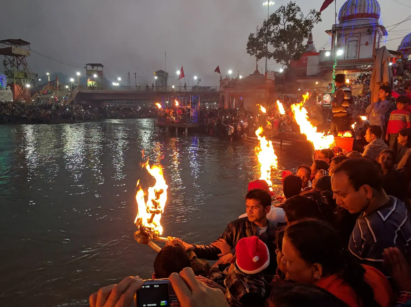 Every evening at sunset, lamps are offered to Maa Ganga at Har Ki Pauri.