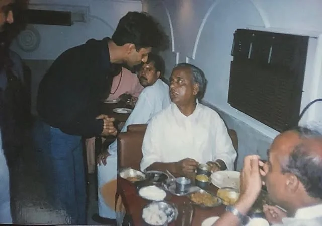 Rajnath Singh and Kalyan Singh having a meal at Chotiwala, 1997